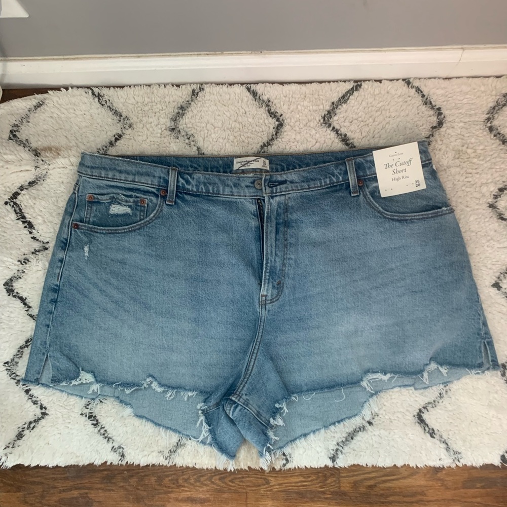 Abercrombie Curve Love The Cutoff Short size 35 /20 .. new with tags. Denim